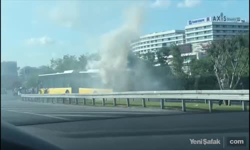 Seyir Halindeki Otobüs Alev Alev Yandı