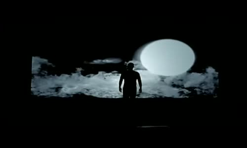 Onur Şan Yeni Cami Avlusunda 