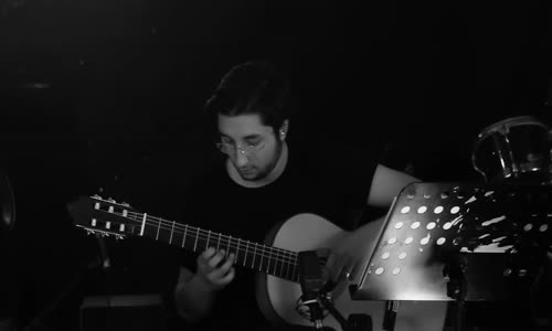 Ebru Gündeş - Ben Aşkı Ölümsüz Bilenlerdenim (Akustik) 