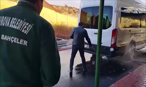 Araba Yıkayan Adanalıya Şaka Yapılırsa