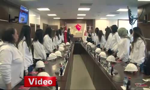 Bakan Kaya Türk Mühendis Kızlarla Bir Araya Geldi