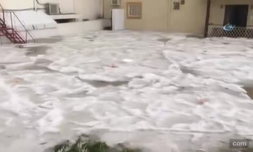 Suudi Arabistan'a Kar Yağdı