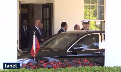 Trump, Erdoğan'ı Makam Aracına Kadar Uğurladı