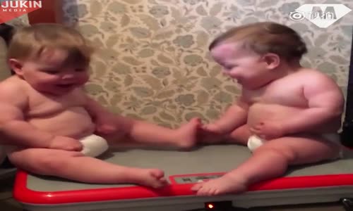 Titreyen Şişko Bebekler