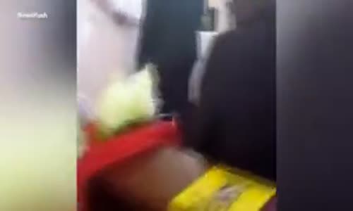 Sevgilisine Düğün Yaparken Karısına Yakalanan Adam 