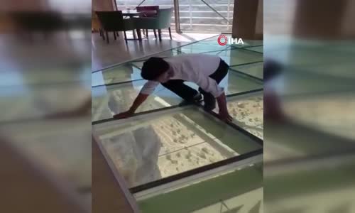 Yaşlı Adamın Cam Terasla İmtihanı