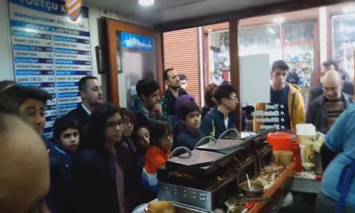Tostçu Erol'dan Tost Alabilmek için Sıraya Girenler