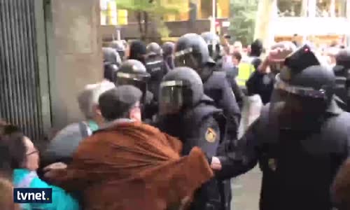 Polis ve Katalonlar Arasında Arbede Çıktı, Polis Acımadı