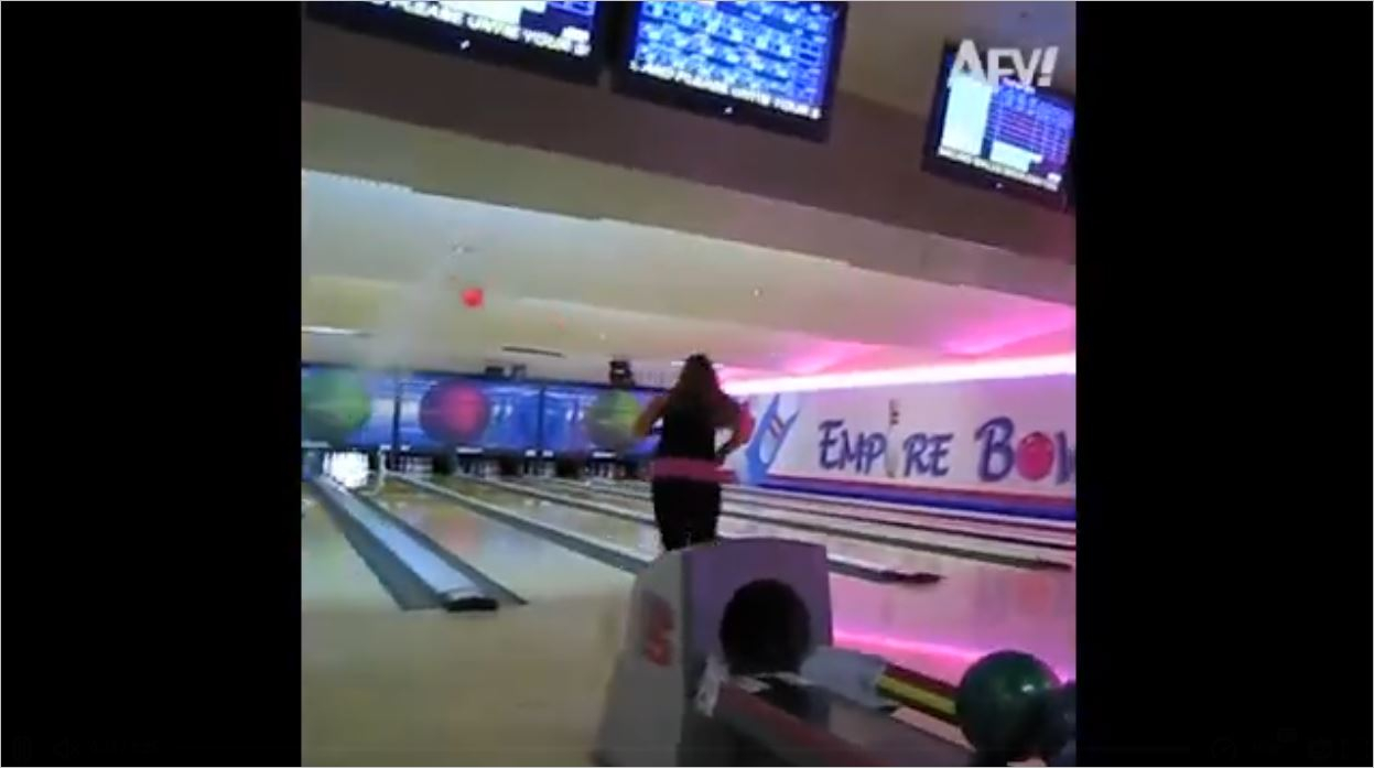 Acilen Bowling Oynamayı Bırakması Gereken Kız