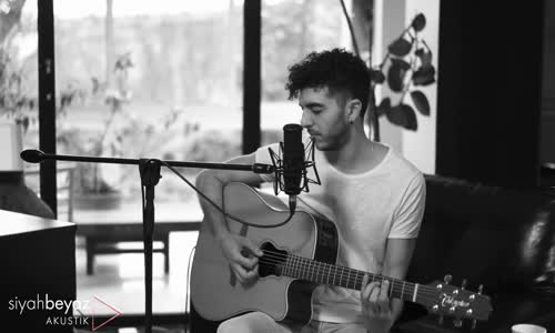 Fikri Karayel - Kalbe Ben (SiyahBeyaz Akustik)