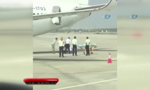 Çin'de Hostes Uçaktan Düştü