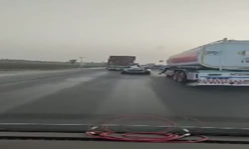 Pert Arabayla Makas Atan Sürücü