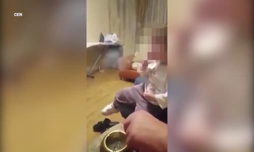 2 Yaşındaki Çocuğuna Sigara İçiren Aile Tutuklandı