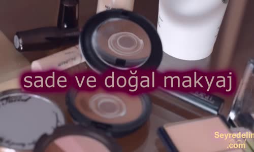 Sade Ve Doğal Makyaj Yapımı