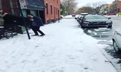 Plazma Televizyonu Çöp Eden Kafadarlar