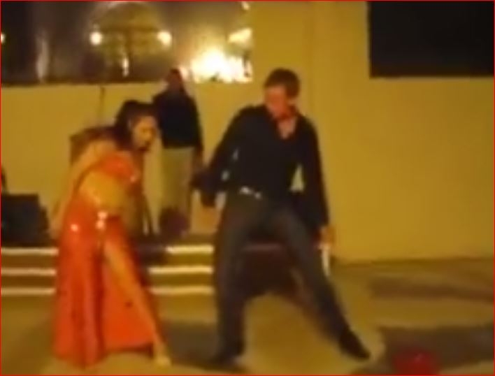 Kadın Rus Turist Oryantal Oynuyor