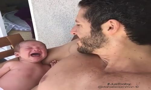 Babasının Sesiyle Sakinleşen Bebek