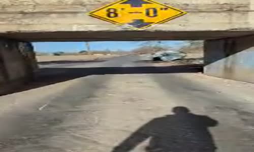 Üst Geçidin Yüksekliğini Hesaba Katmayan Sürücü