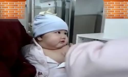 Küçük Bebek ve Kedinin Komik Anları 2017