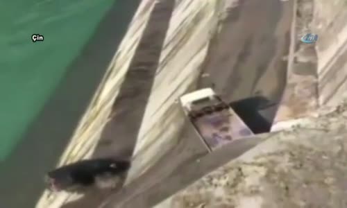 Kamyon Cipi Böyle Nehre Düşürdü