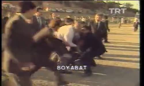 Süleyman Demirel Şapkasını Kaptırmadı izle