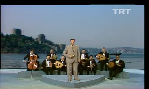 Yaşar Özel-İstanbul'da Boğaziçi'nde Bir Garip Orhan Veli