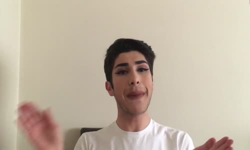 Sosyal Medyada Ünlü Olduğu Olduğu İçin Evlatlıktan Reddedilen Makyajcı Genç