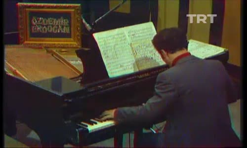 Özdemir Erdoğan-Oci Ciornie