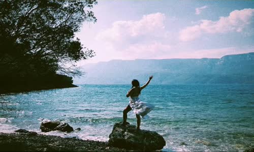 Neslihan Atagül Tatil'den Yep Yeni Pozunu Paylaştı