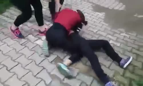 Tekme Tokatlı Türk Kızı Kavgası (Küfür İçerir)