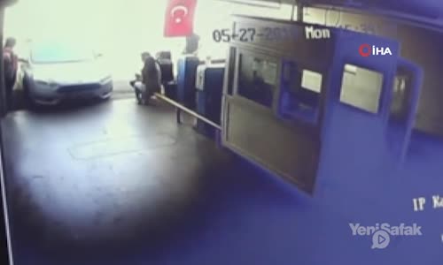 Talihsiz Kadın Otomobille Duvar Arasında Böyle Sıkıştı