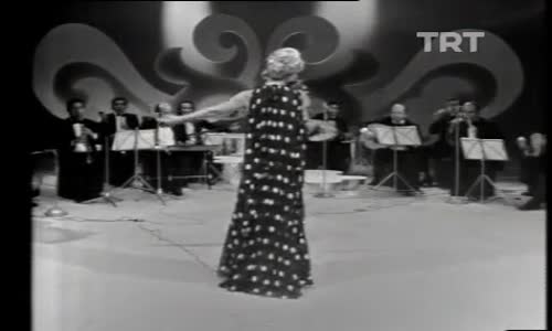 Emel Sayın-Unut Beni Kalbimdeki Hicranla Yalnız Kalayım izle