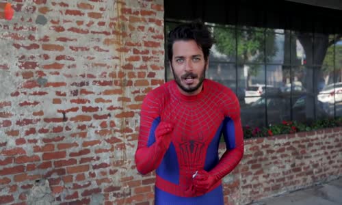 Örümcek Adam Olup Kızları Öpmek - Hayrettin 