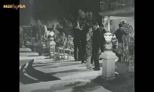 Sürtük  Beğendin Mi Oynattığın Oyunu