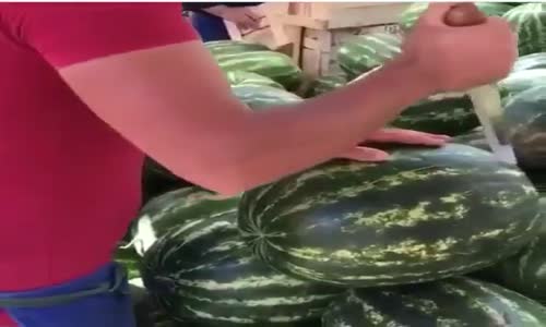 Sanat Eseri Gibi Karpuz Kesen Pazarcı