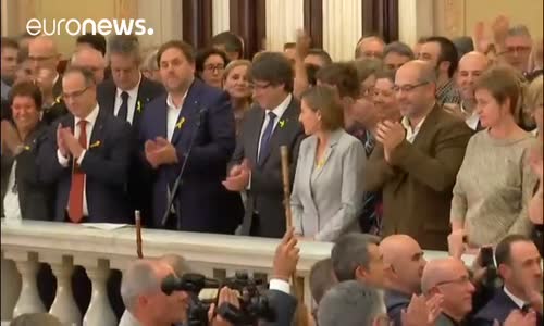 Katalonya Lideri Puigdemont : Barışçıl Mücadeleyi Hedefliyoruz 