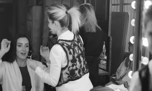 Sevcan Orhan - Evlerinin Önü Yonca 