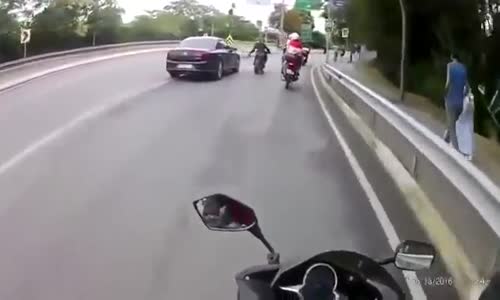 Yanlış Kişilere Sataşan Motosikletli Gençler