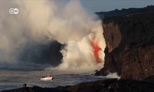 Kilauea Volkanı′nın lavları okyanusa aktı