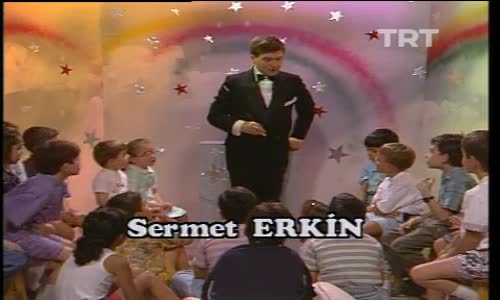 Sermet Erkin'den İllüzyon Eşliğinde 'Papağan' Masalı 