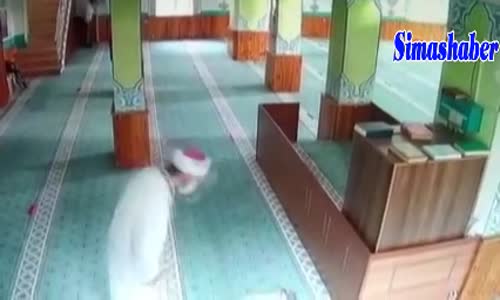 Çocukların Namaz Kılan İmamla Oyunu 