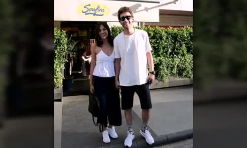 Seçkin Özdemir Ve Demet Özdemir Çiftinden Köpekleriyle Yeni Poz