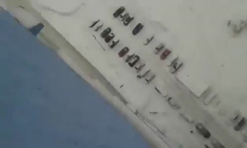 25'inci Kat Balkon Korkuluğunda Yürüyen Çocuk