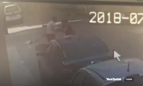 Cani Adam Boşandığı Eşini Sokak Ortasında Bıçakladı