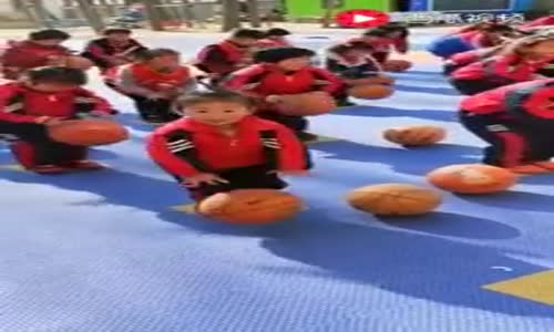 Çinli Bebelerin Basketbol Topu Sektirmesi
