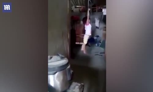 Küçük Kıza Anneden Akılalmaz Ceza!