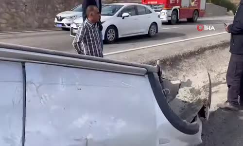 Direksiyon hakimiyetini kaybeden otomobil takla attı