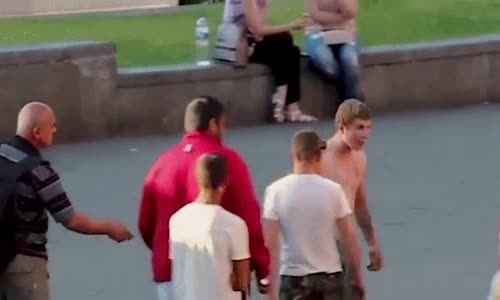 Yanlış Adama Toslayan Adamın Acı Sonu