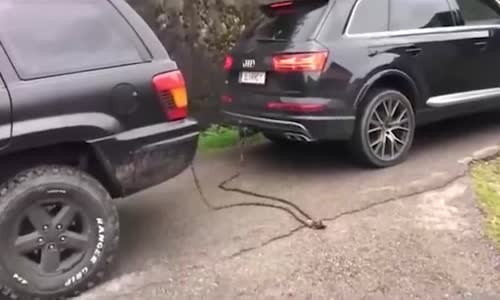 Audi Q7 ve 4x4 Jeep'in Düellosu Bakın Nasıl Sonuçlandı