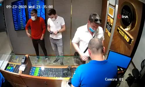 Sahte Altınla Kuyumcuları Dolandıran ‘Altın Faresi’ Kamerada